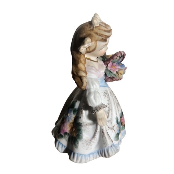 Vintage Lefton KW125C hand painted ceramic flower girl figurine - Picture 4 of 5